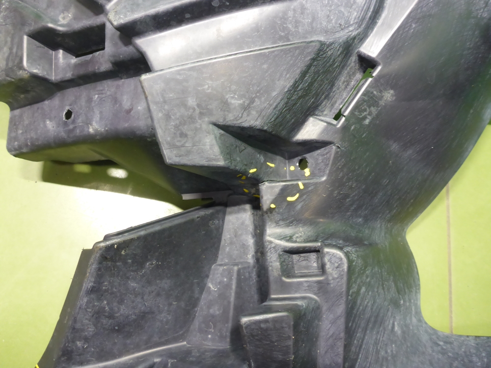 Кронштейн переднего бампера левый