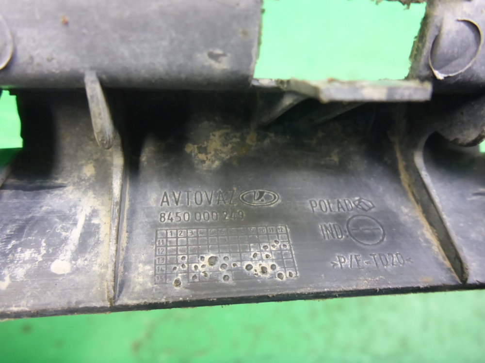 Решетка в бампер центральная