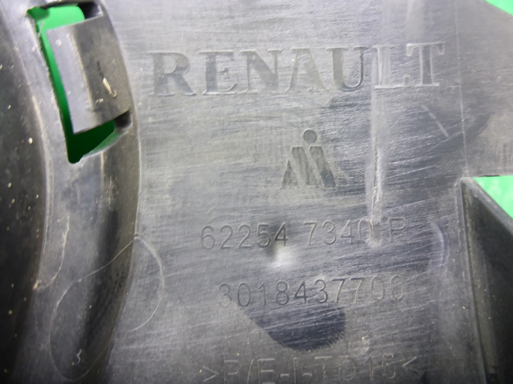 Решетка в бампер центральная