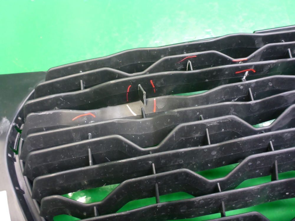 Решетка в бампер центральная