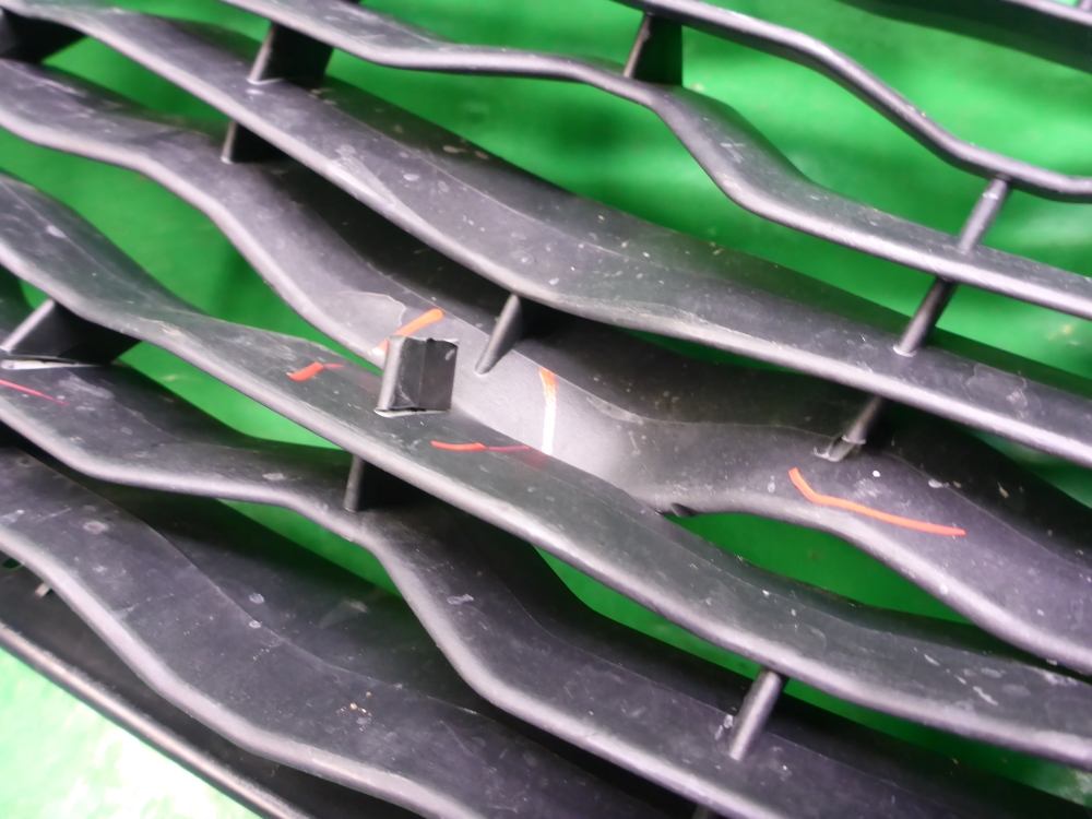 Решетка в бампер центральная