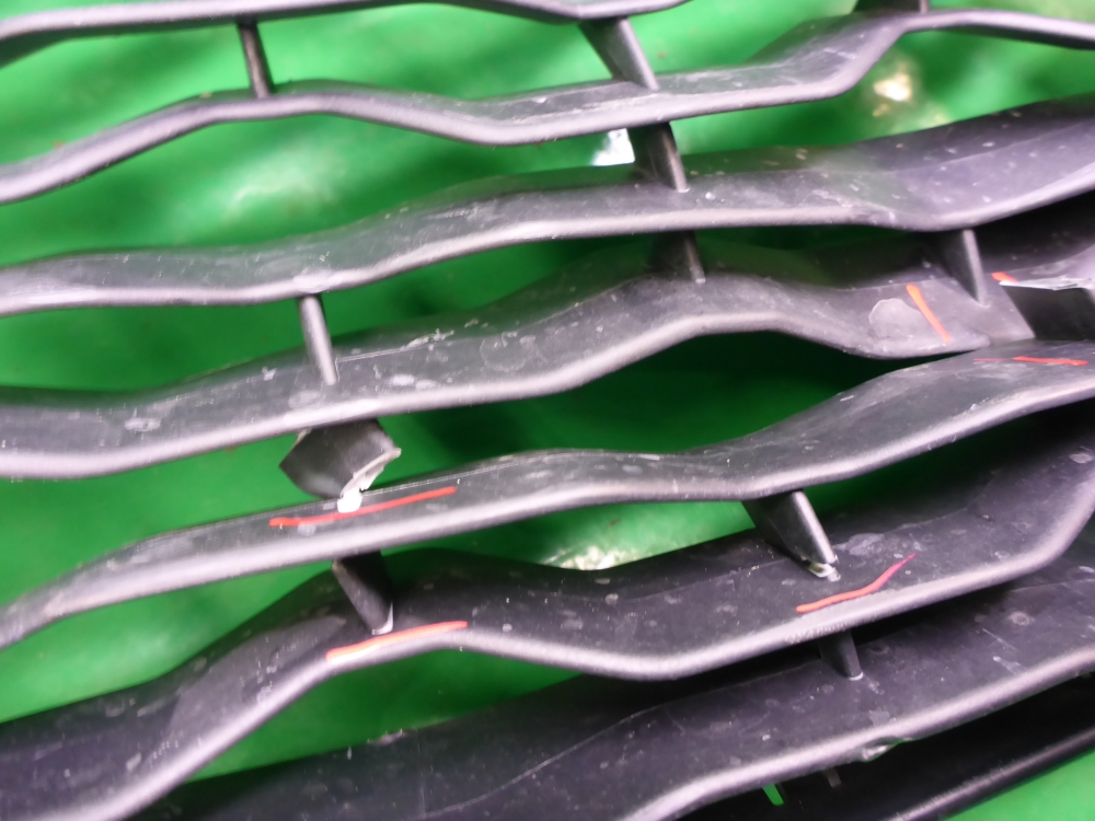 Решетка в бампер центральная