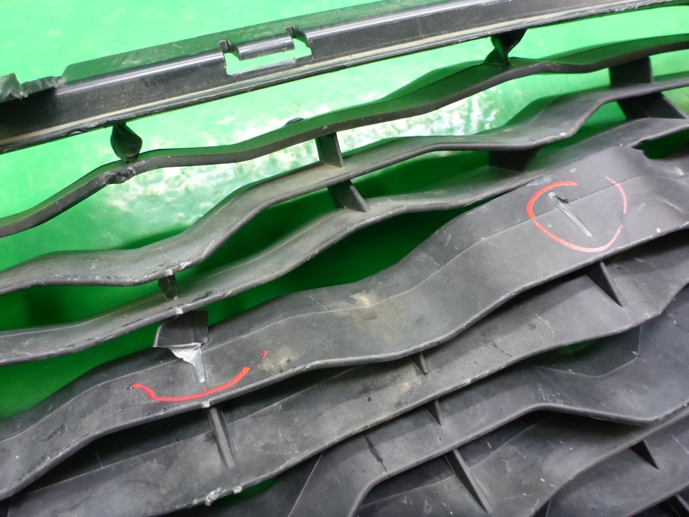 Решетка в бампер центральная