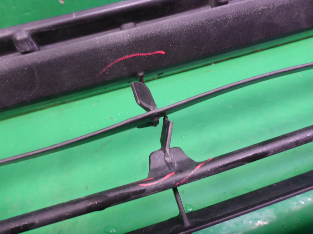 Решетка в бампер центральная