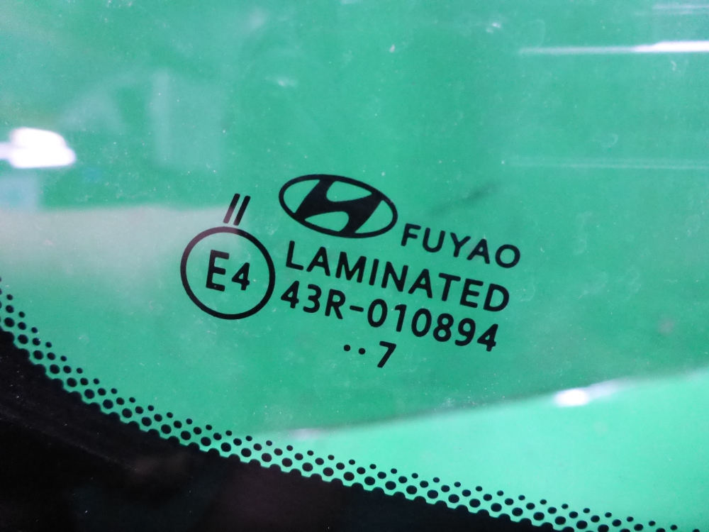 Стекло лобовое