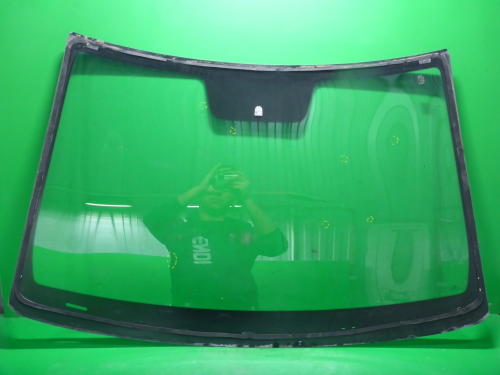 Стекло лобовое