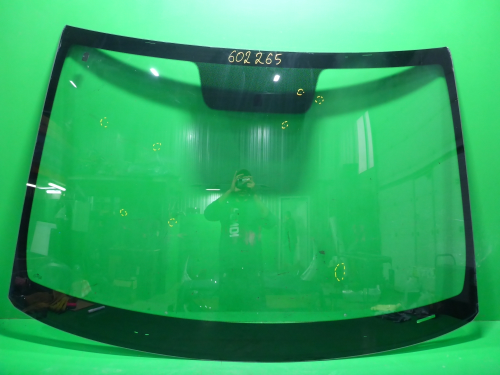 Стекло лобовое