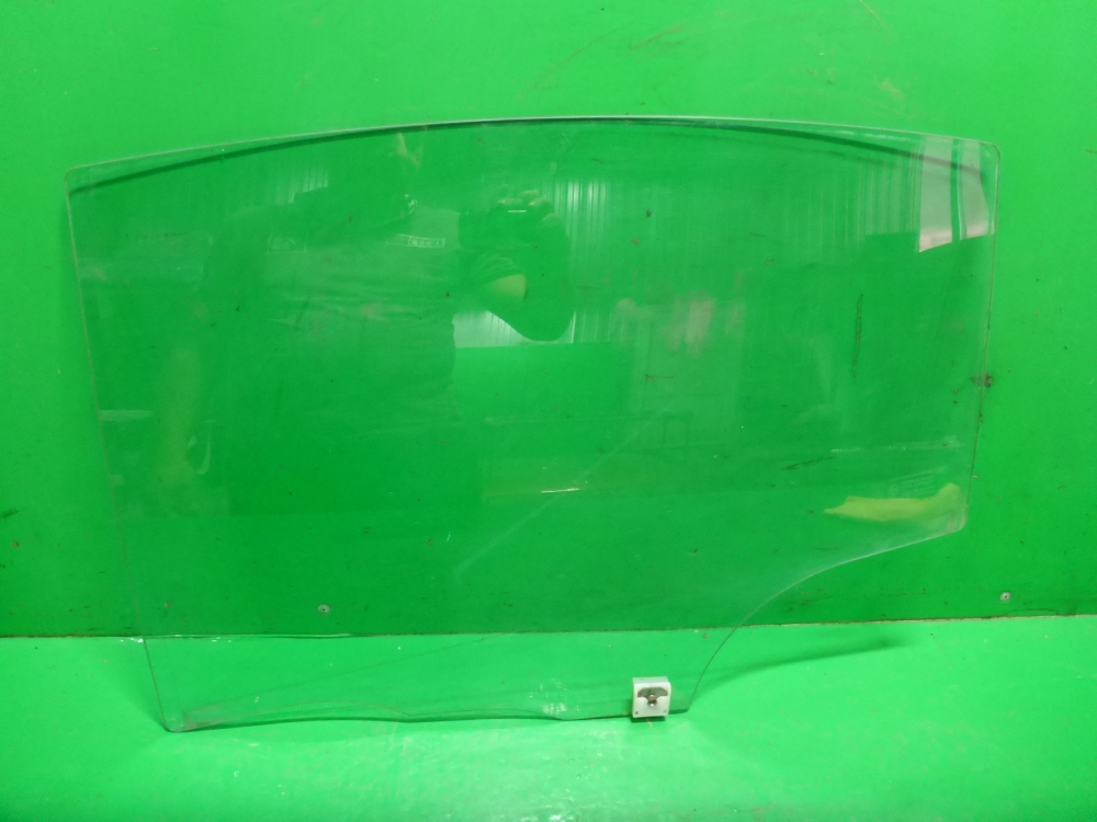 Стекло двери задней левой