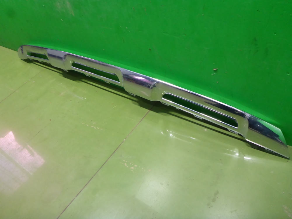 Накладка переднего бампера центральная