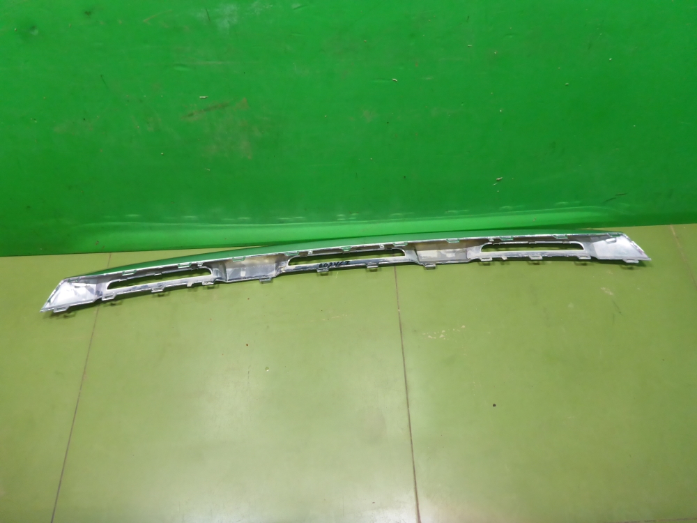 Накладка переднего бампера центральная