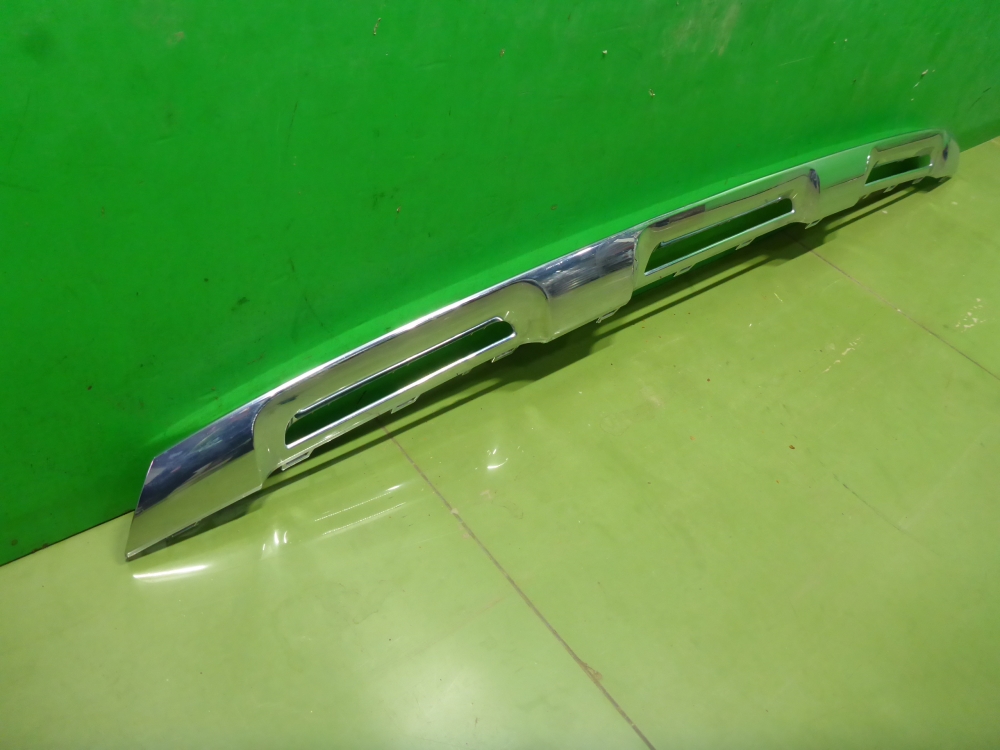 Накладка переднего бампера центральная