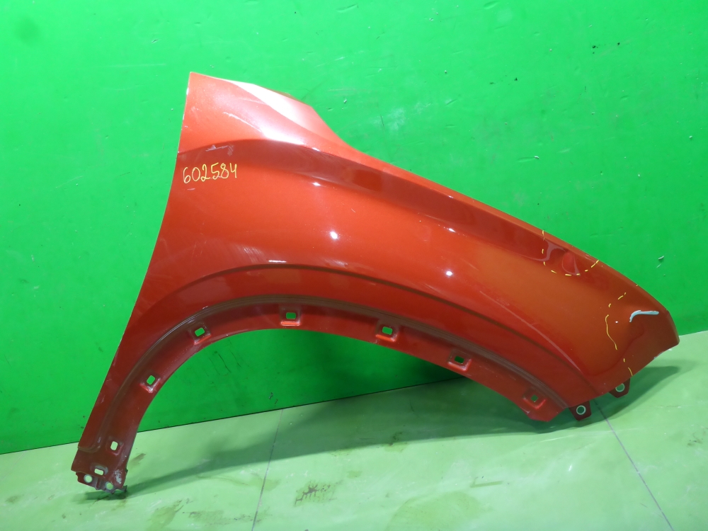 Крыло переднее правое