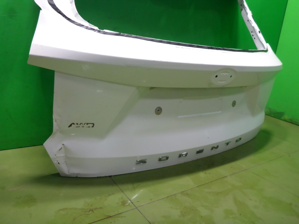 Дверь багажника