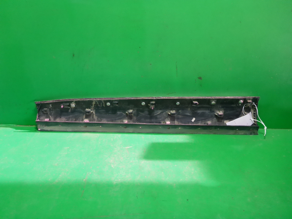 Накладка двери передней правой