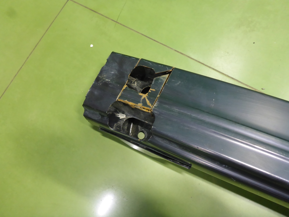 Усилитель заднего бампера