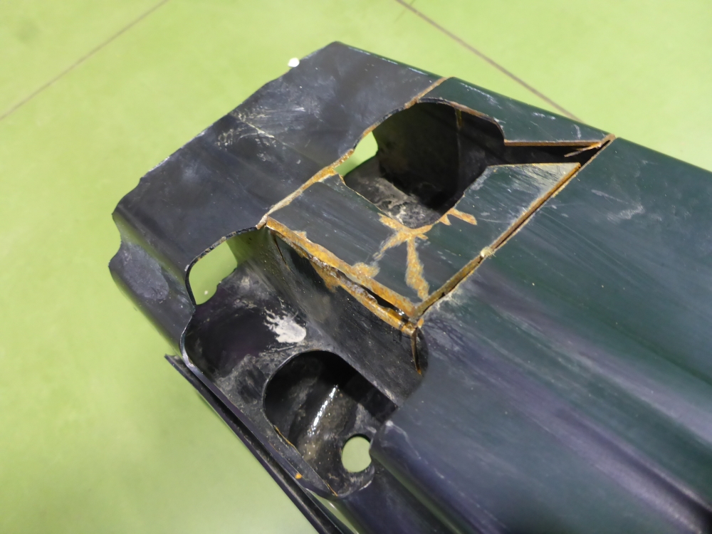 Усилитель заднего бампера