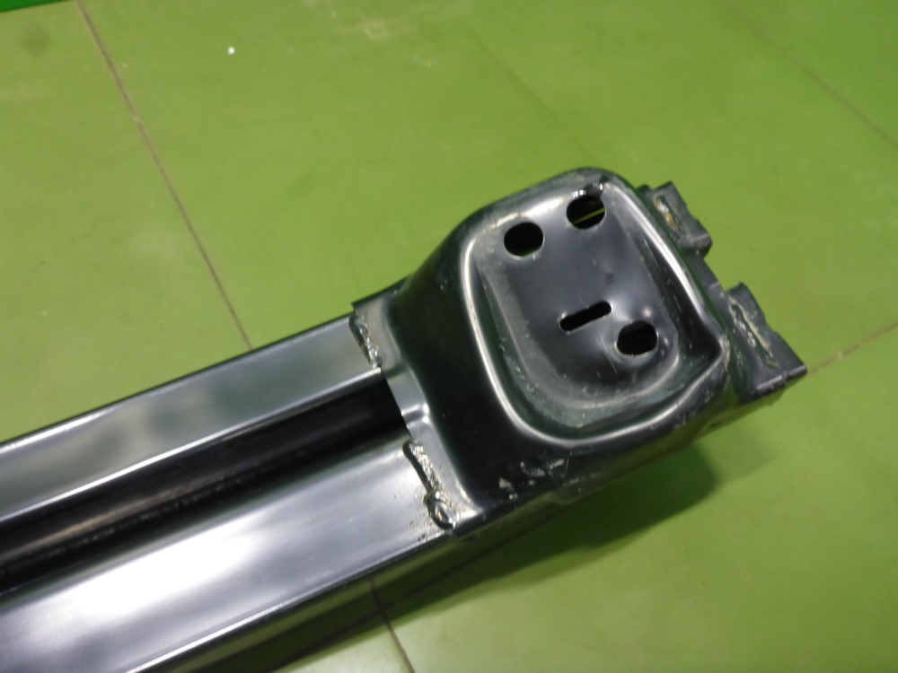 Усилитель заднего бампера