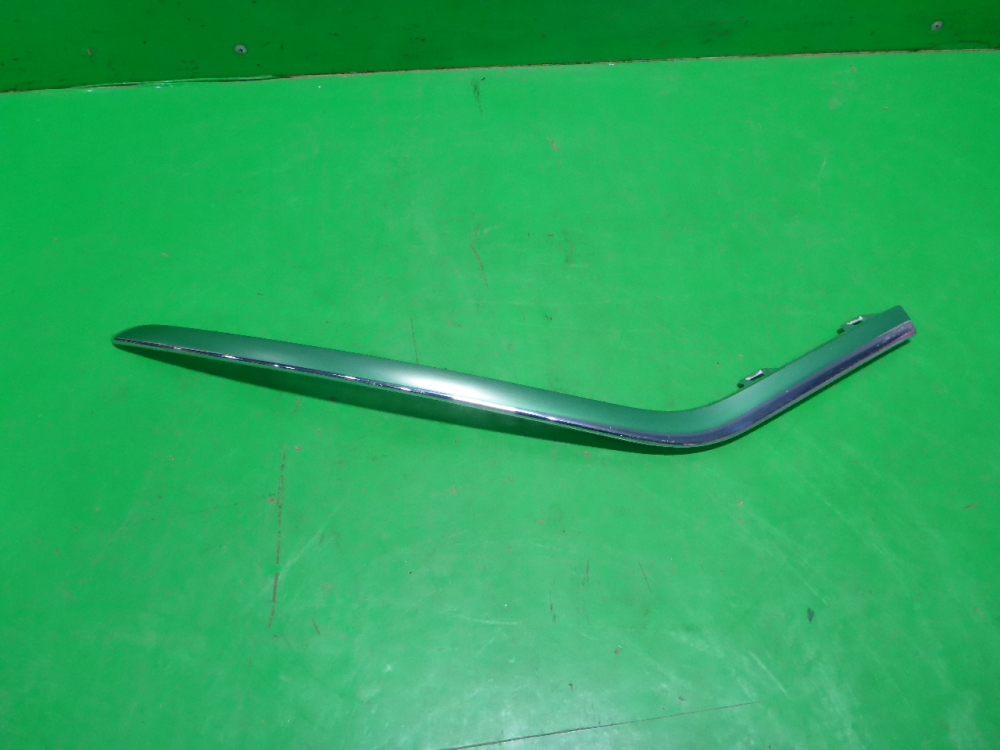 Накладка переднего бампера правая