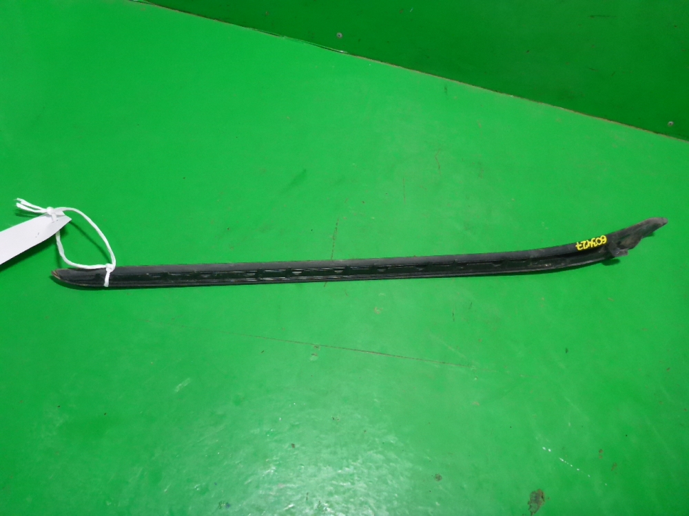 Молдинг лобового стекла