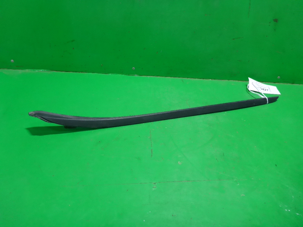 Молдинг лобового стекла