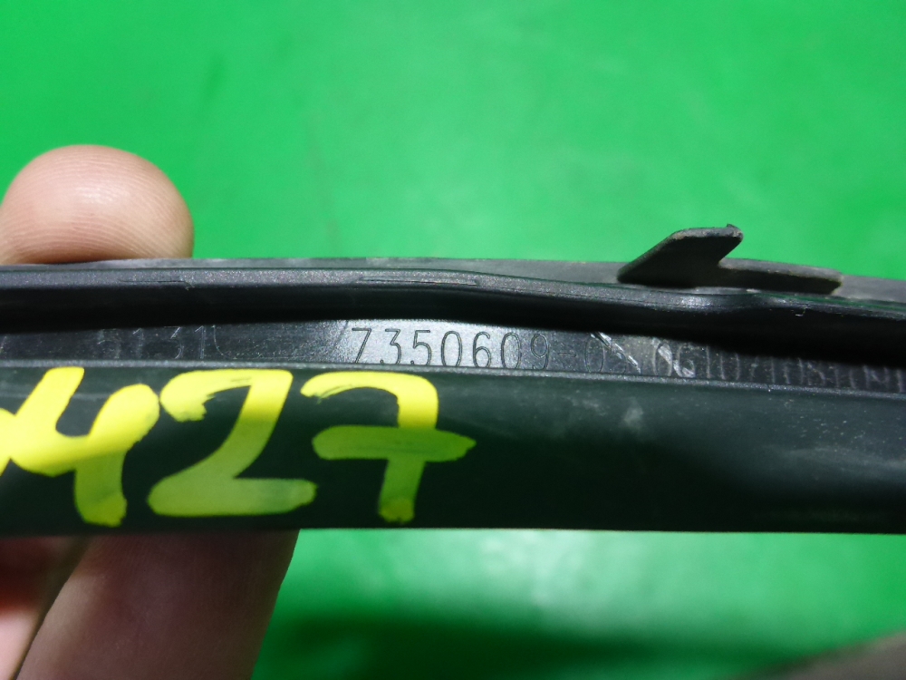 Молдинг лобового стекла