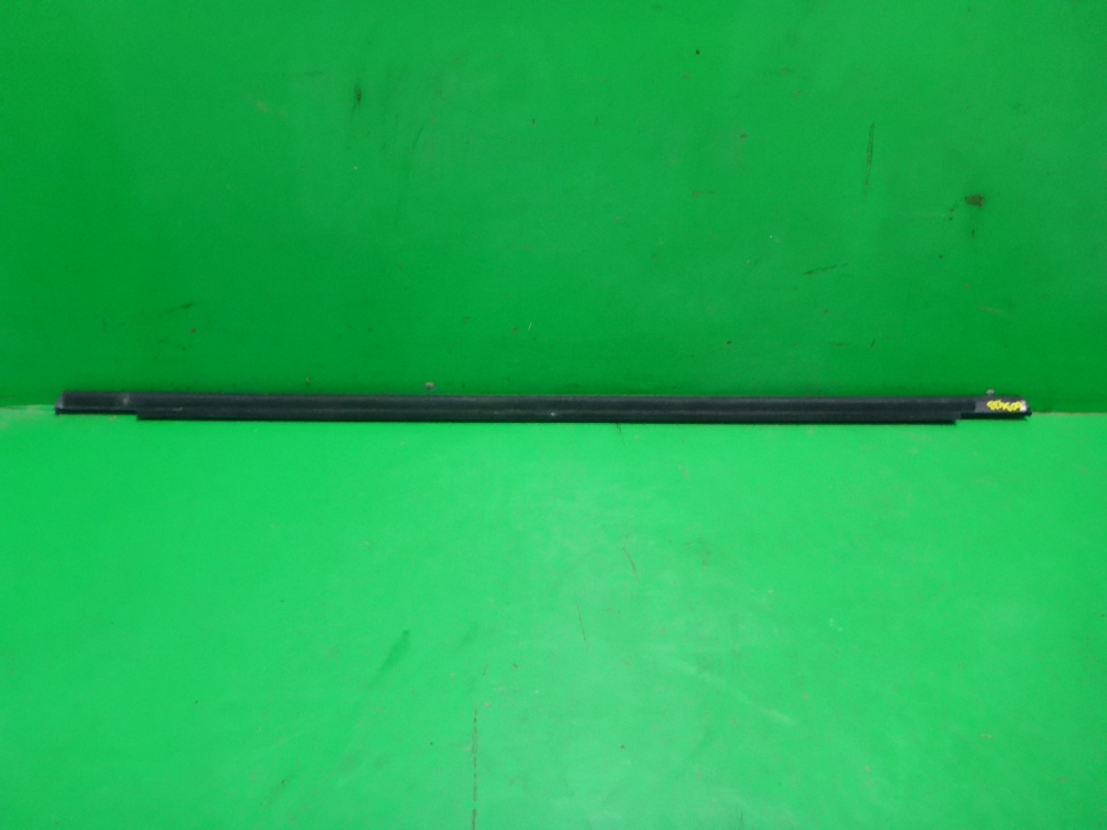 Накладка стекла заднего правого