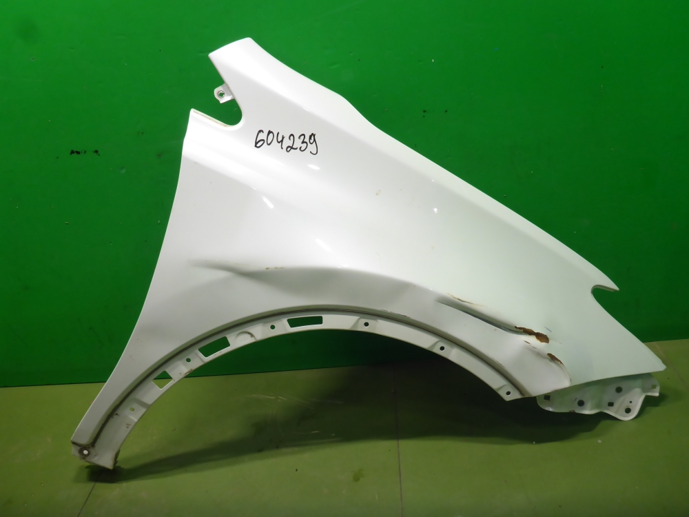 Крыло переднее правое