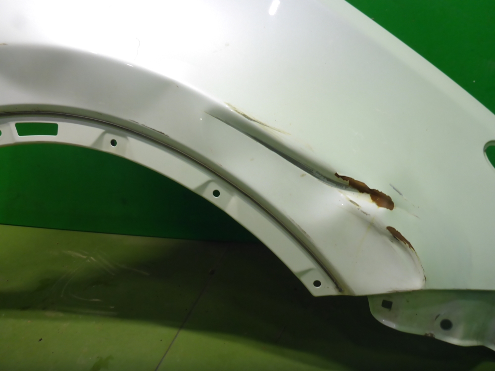 Крыло переднее правое