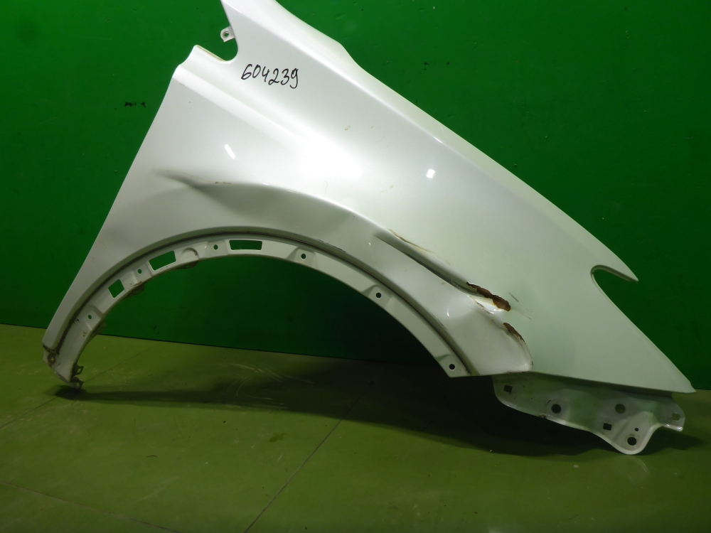 Крыло переднее правое