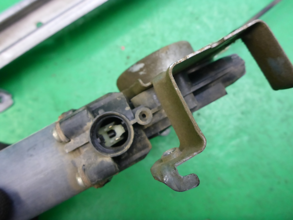 Стеклоподъемник электр. задний левый