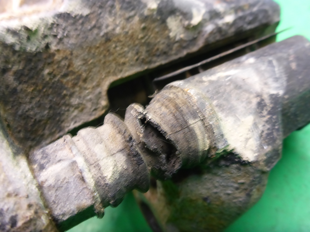 Суппорт передний левый