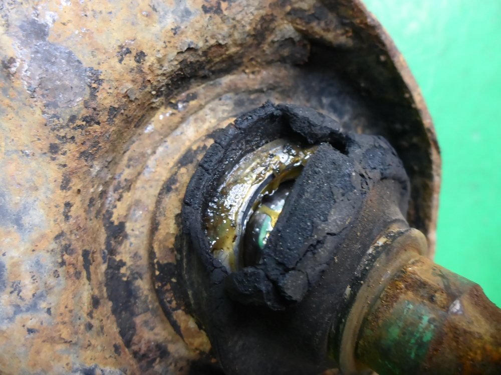 Рычаг передний нижний левый