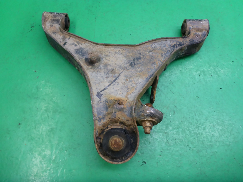 Рычаг передний нижний левый