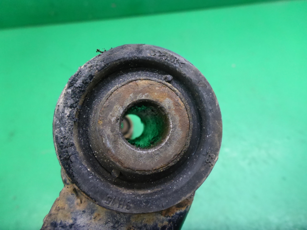 Рычаг передний нижний левый