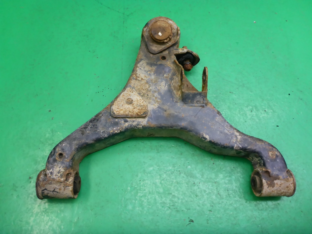 Рычаг передний нижний левый