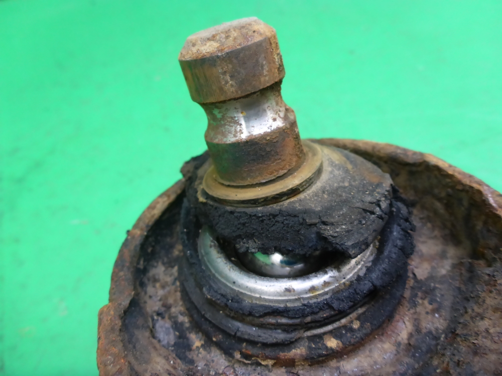 Рычаг передний правый