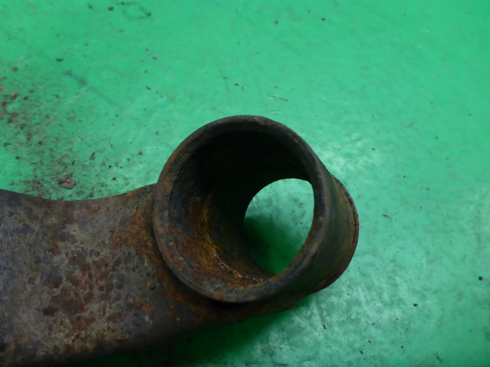 Рычаг передний правый