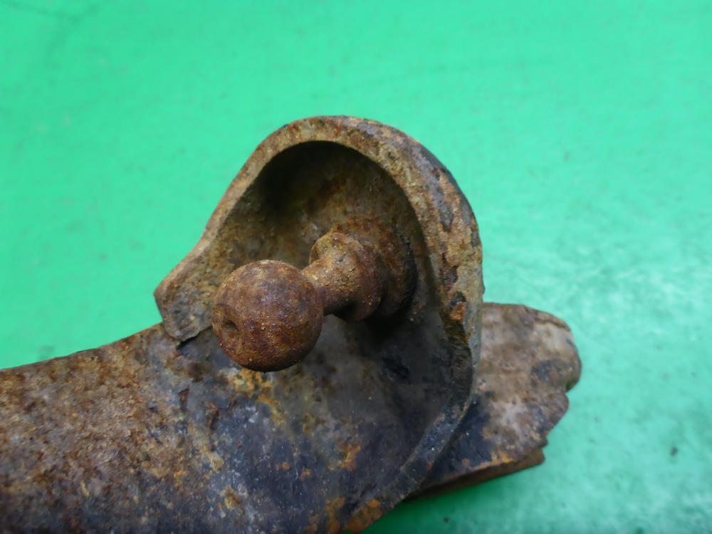 Рычаг передний правый