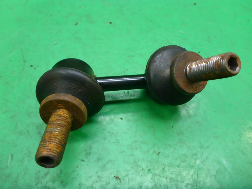 Стойка переднего стабилизатора