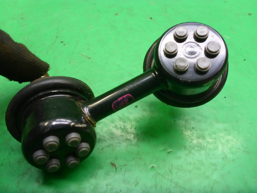 Стойка переднего стабилизатора