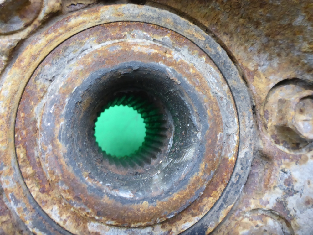 Кулак поворотный передний левый