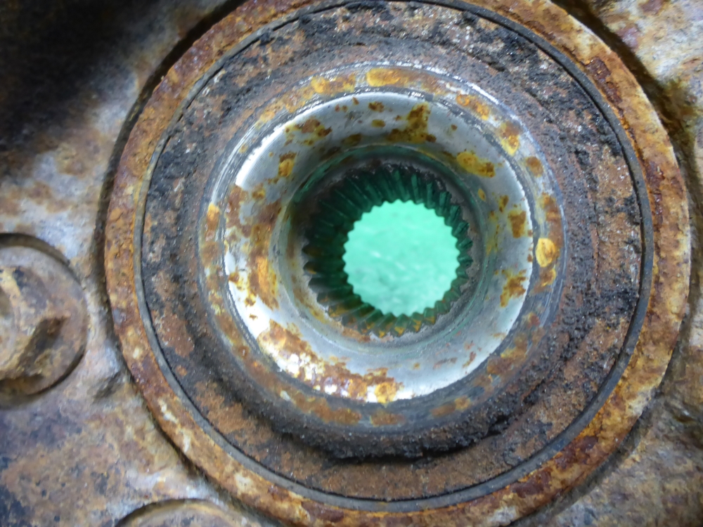 Кулак поворотный передний правый