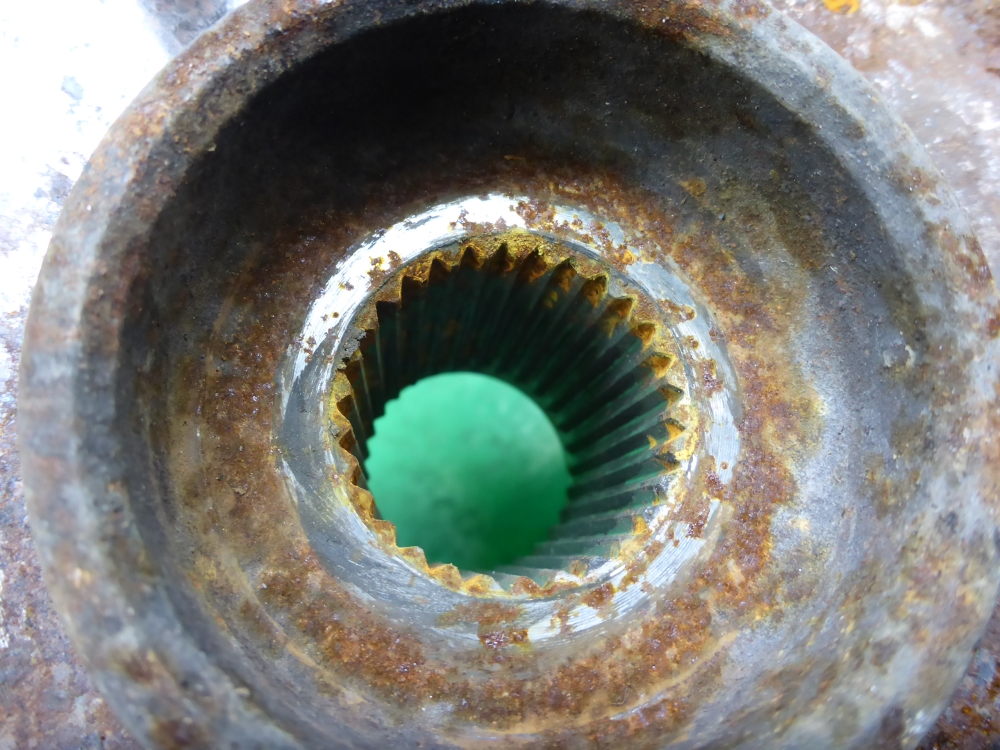 Кулак поворотный передний правый