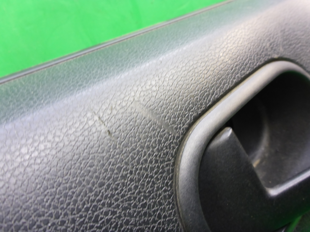 Обшивка двери передней левой