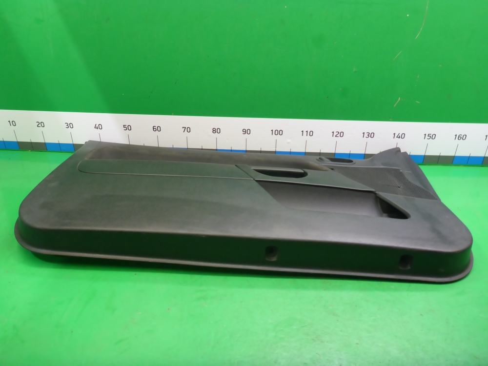 Обшивка двери передней левой