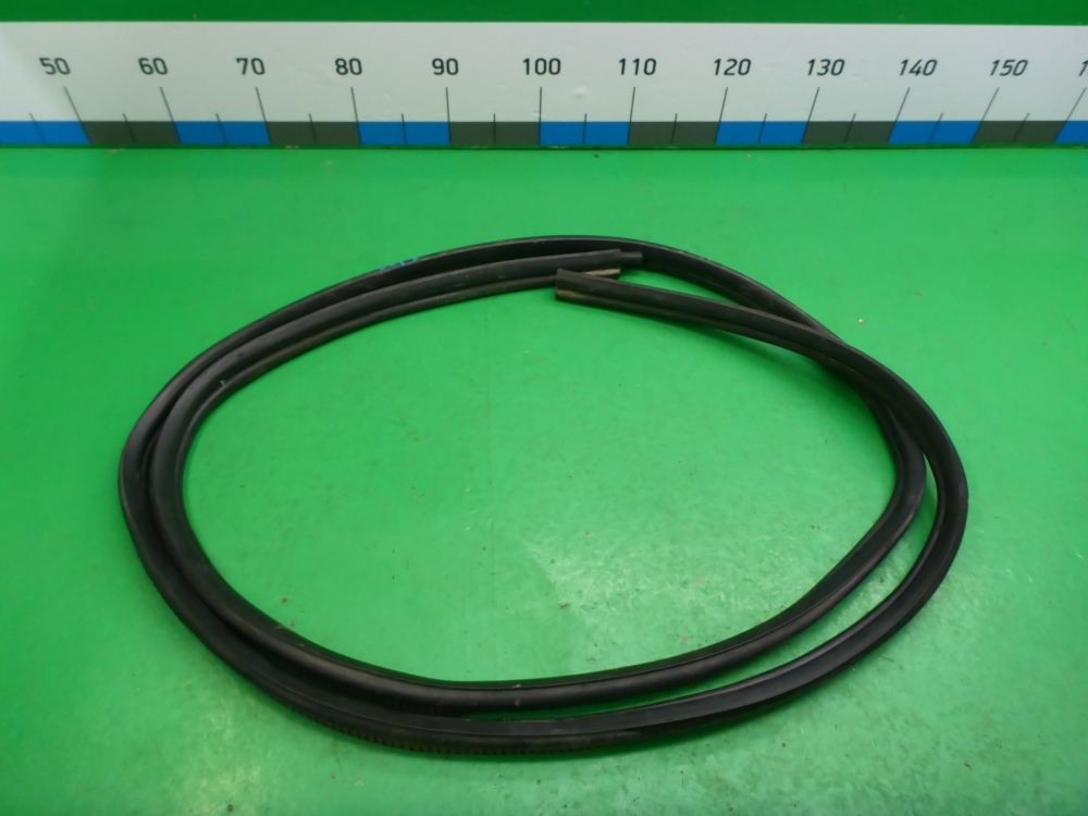 Уплотнитель багажника