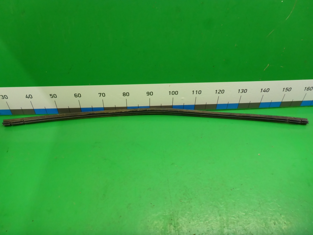 Уплотнитель капота