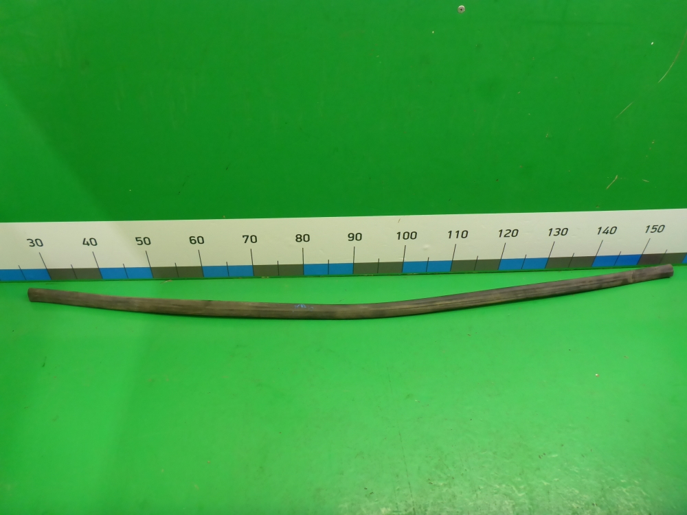 Уплотнитель капота