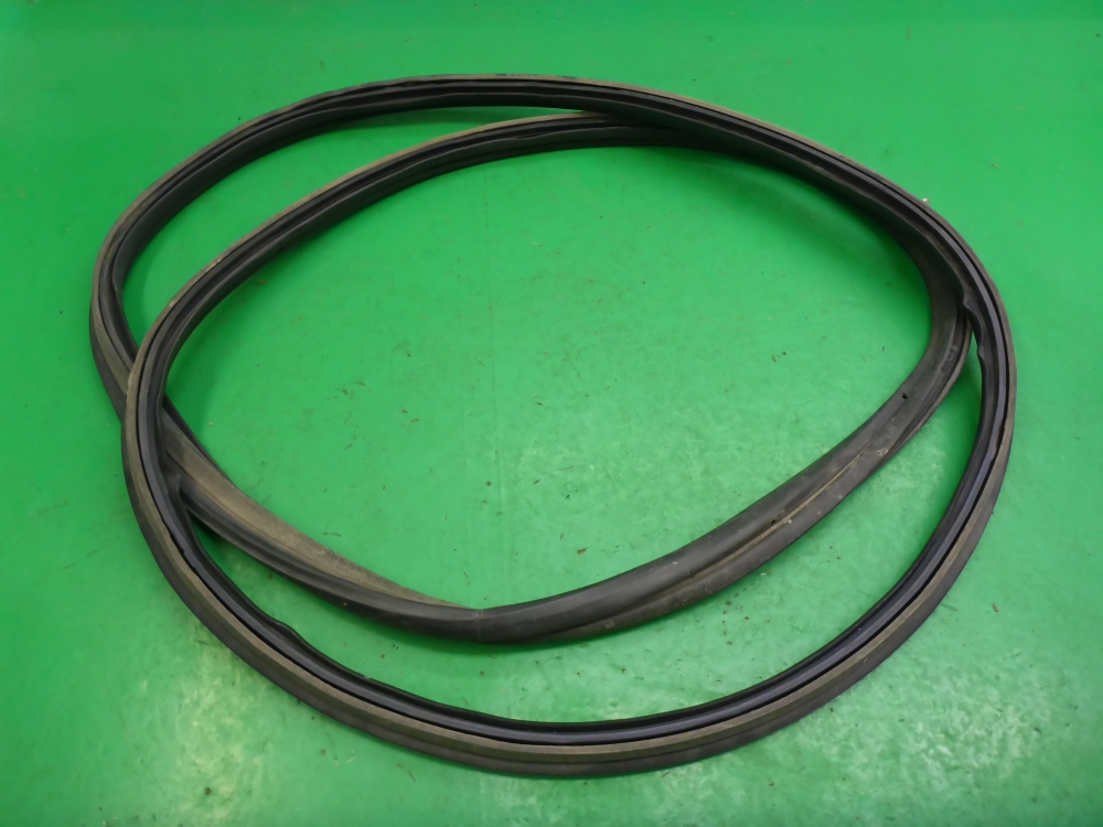 Уплотнитель багажника