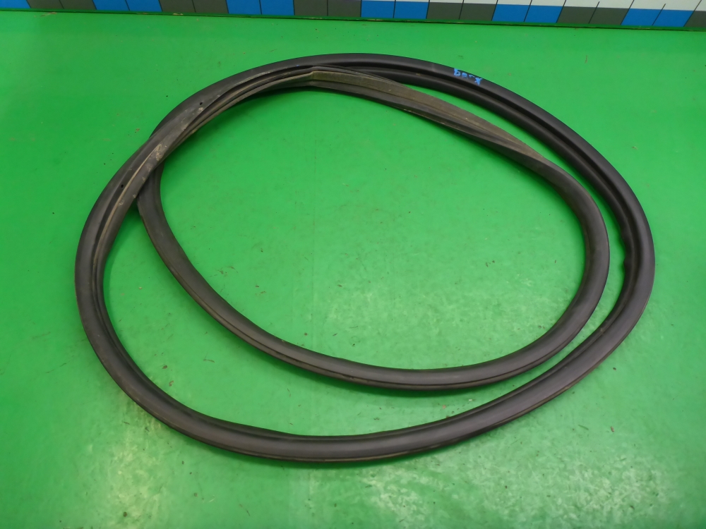 Уплотнитель багажника